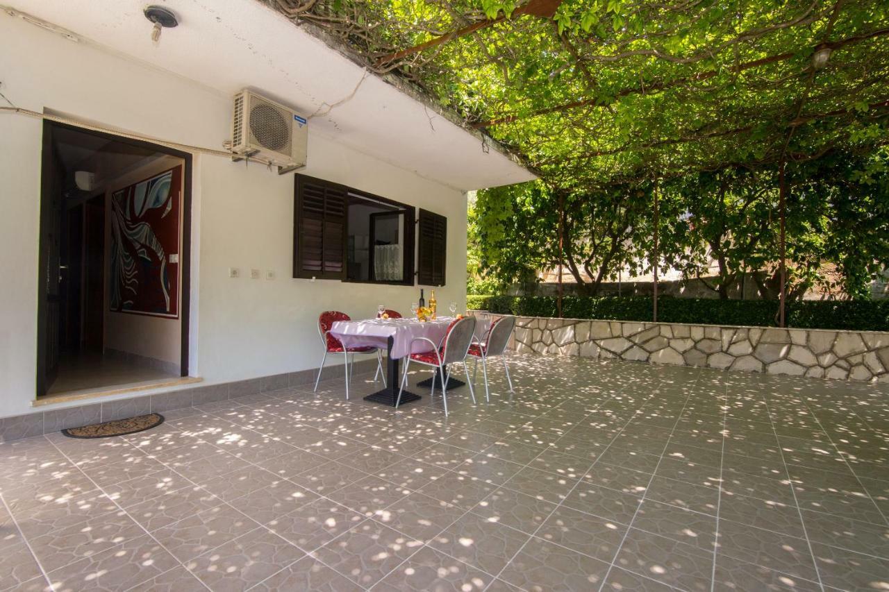 Apartments Jelka Jelsa  Exterior photo